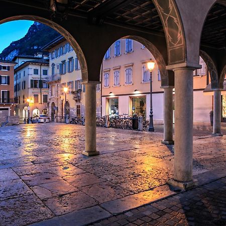 Appartamento Amy - Happy Rentals Riva del Garda Exterior foto