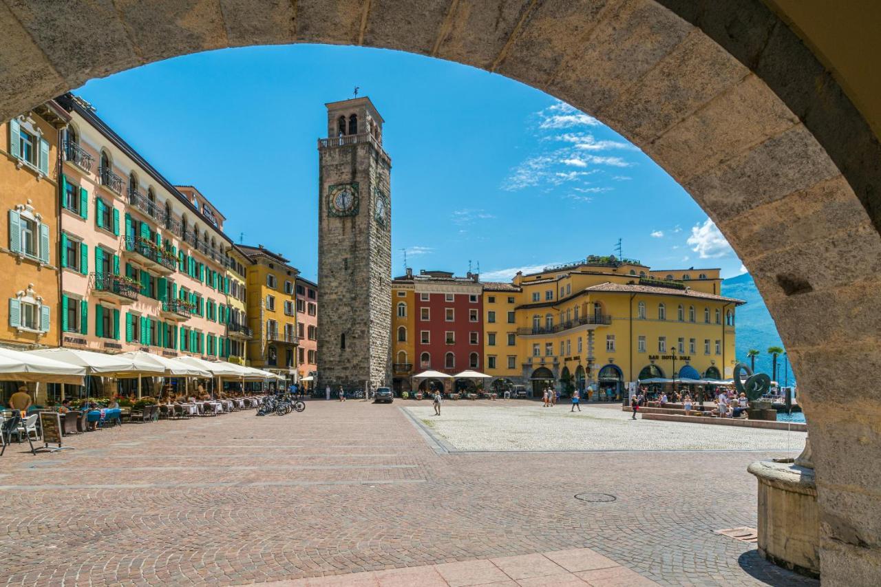 Appartamento Amy - Happy Rentals Riva del Garda Exterior foto